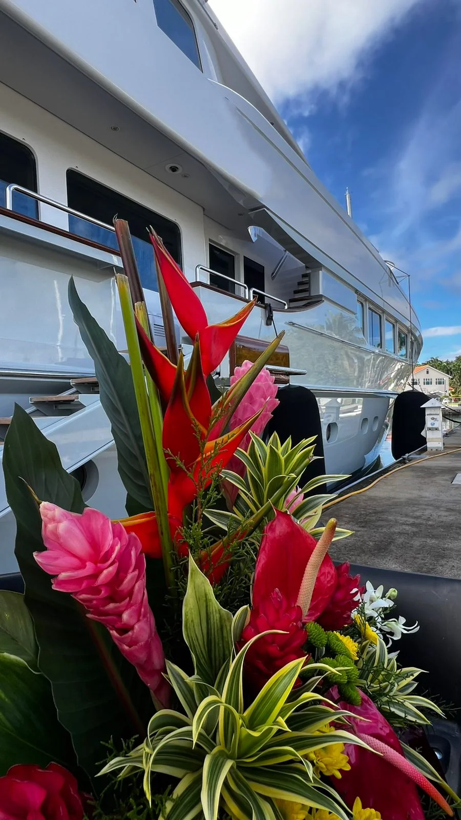 Flower arrangement coordinated for a superyacht concierge service in Panama